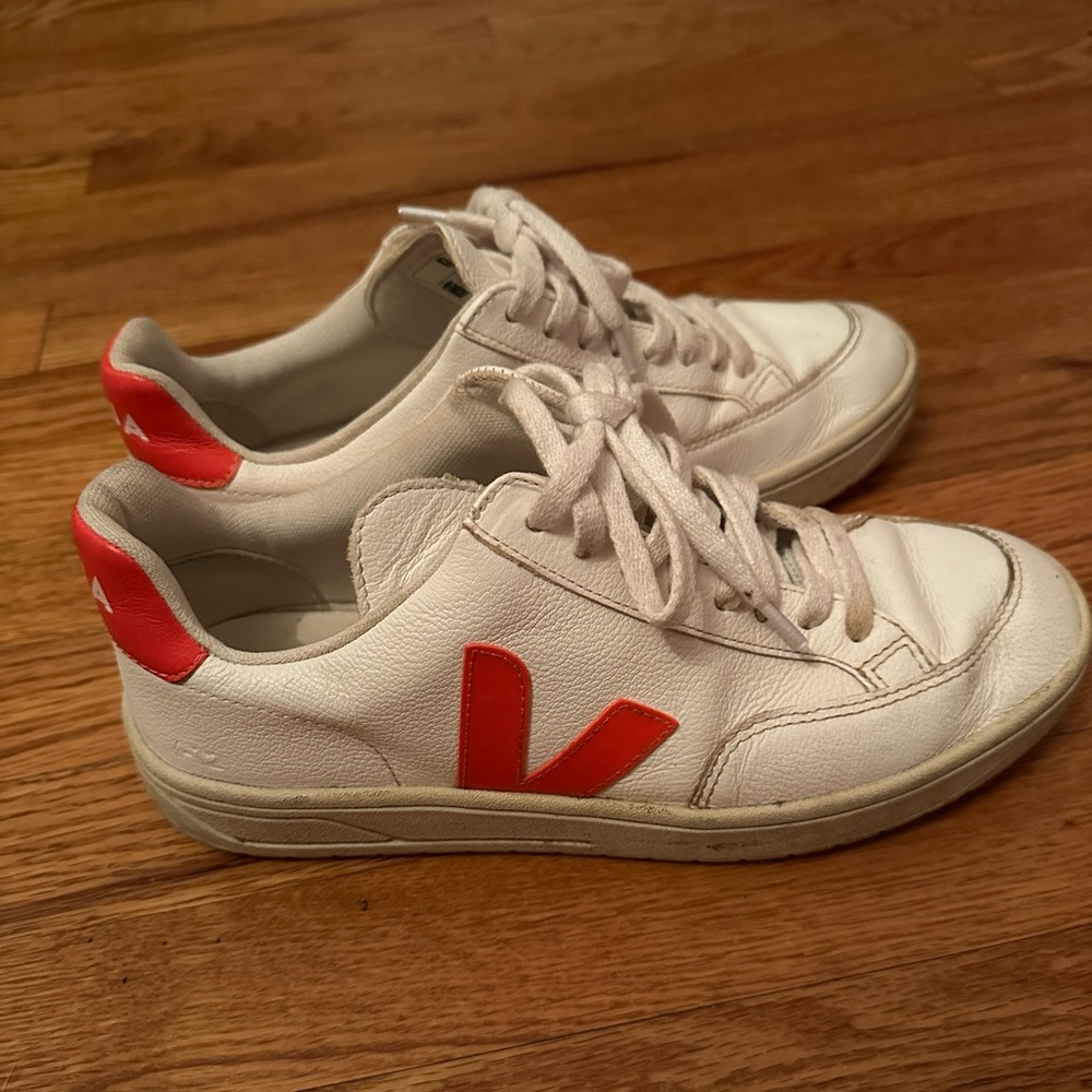 Size US 9 Veja Sneakers
